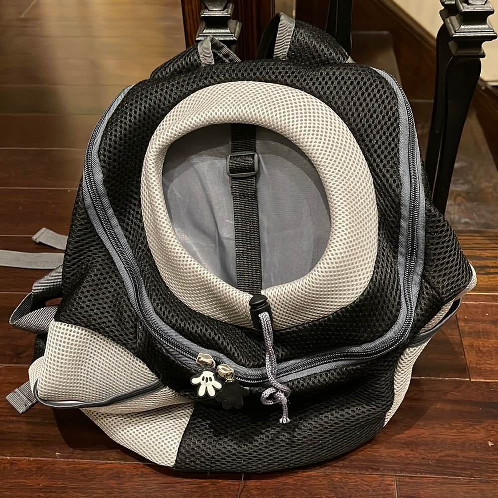 Pet carrier backpack size L in black - almost new!!!
